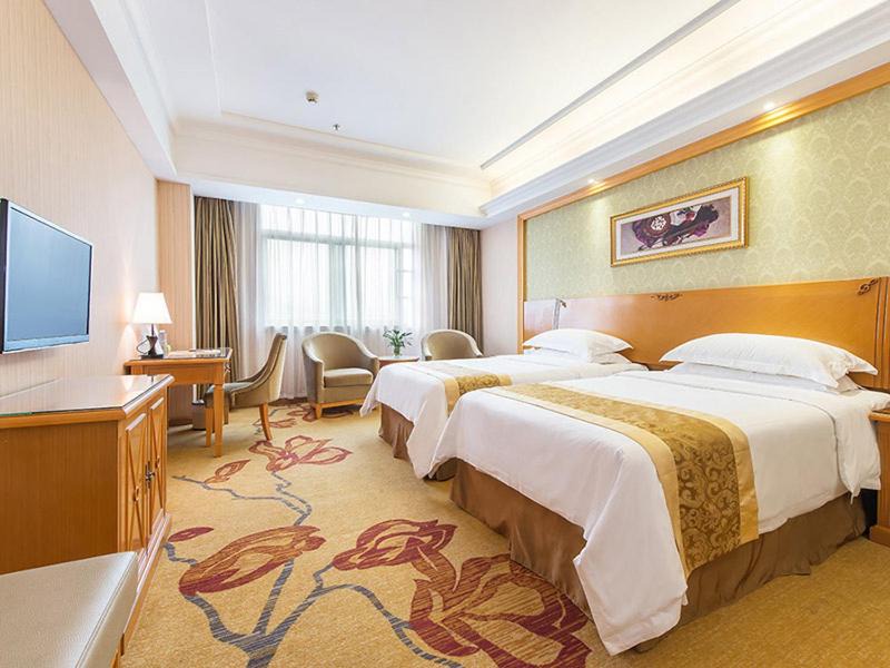 Longhua District Hotel | Vienna Hotel Shenzhen View Lake Park