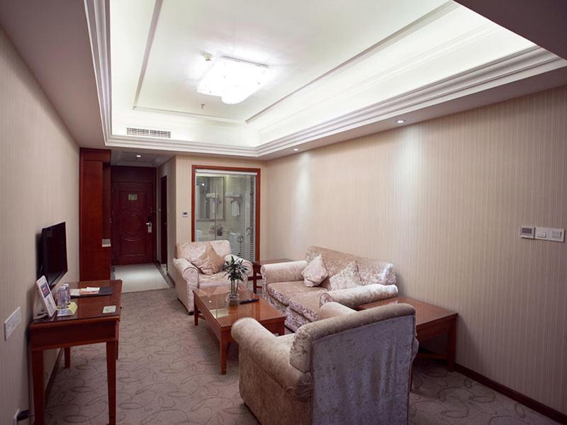 Songgang Hotel | Vienna International Hotel Shenzhen Songgang Wanzhao Square