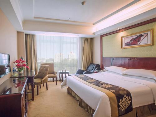 Huiyang Hotel | Vienna International Hotel Huizhou South Railway Station