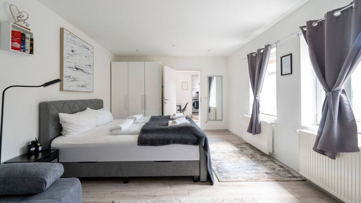 Oberlaa Apartment | Viennese jewel | 45m² | near airport & center | parking & WLAN | for 4 persons