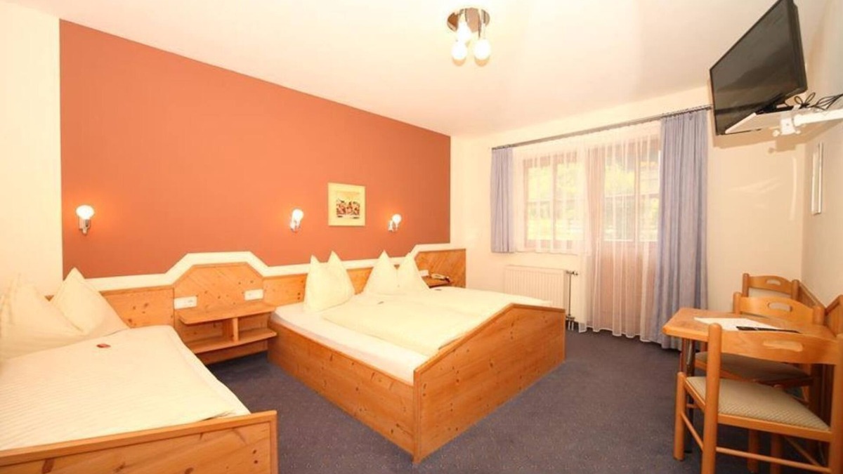 Haus im Ennstal Bed & Breakfast | Vierbettzimmer mit Bad, WC - HP - Golf- und Skipension Krug