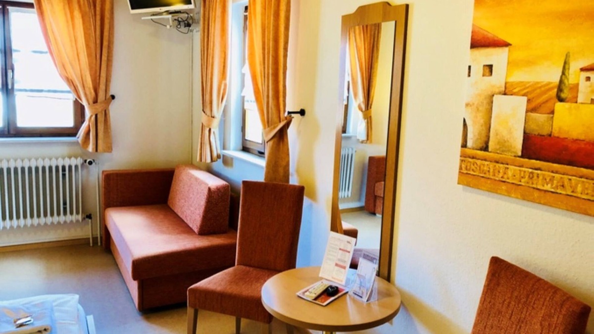 Rheinhausen Apartment | Vierbettzimmer mit Dusche und WC