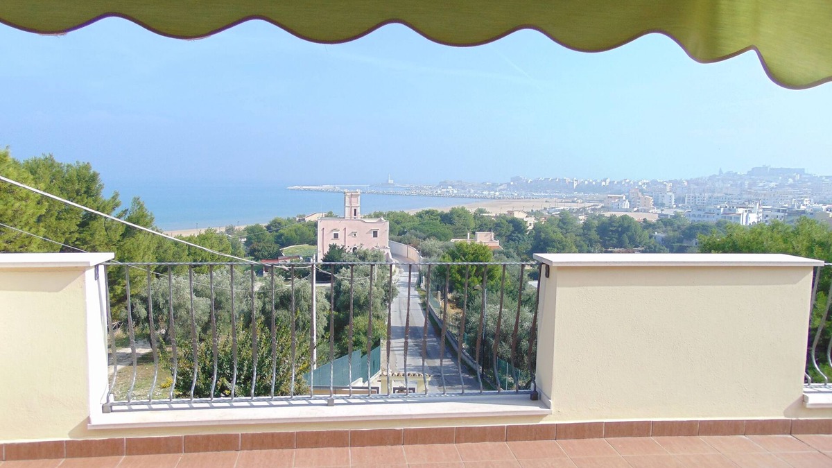 Chiesiola Apartment | Vieste apartment with sea view 200 meters from the beach