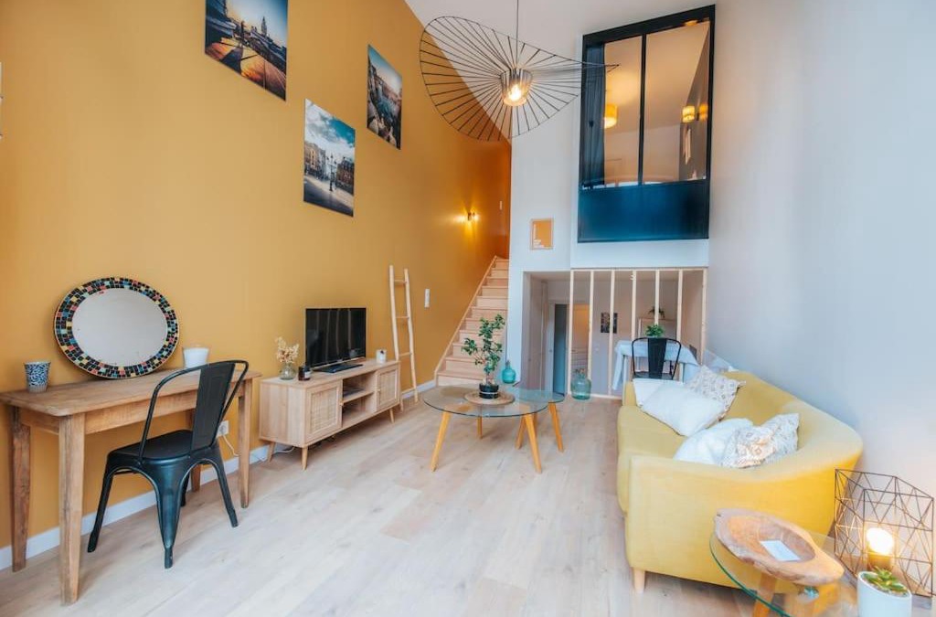 Old Lille Apartment | Vieux Lille Village Cottage