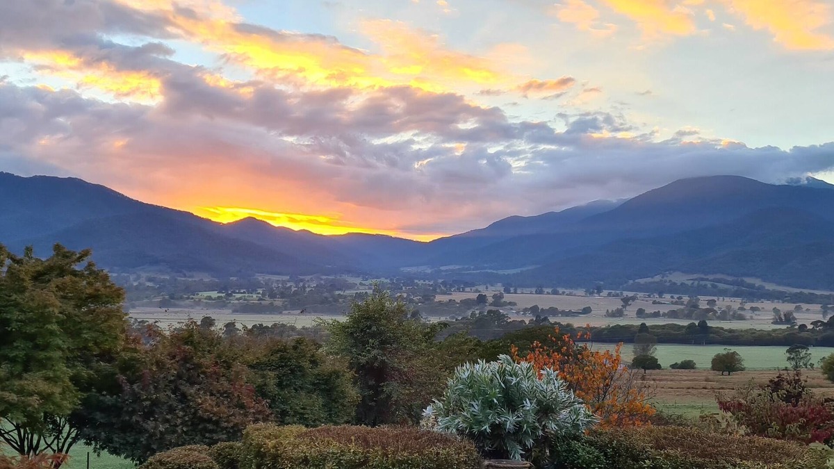 Tawonga House | "View 180" - magnificent mountain and valley views.