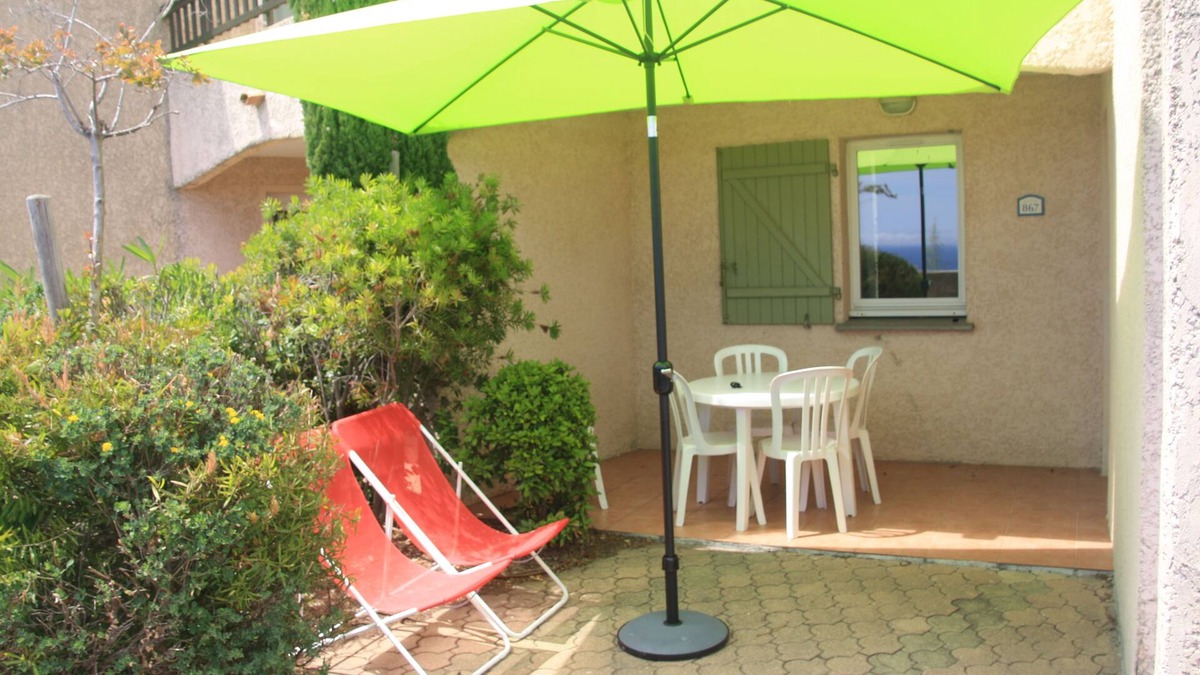 Roquebrune-sur-Argens Cabin | view Gulf of St Tropez-quiet-pool-tennis