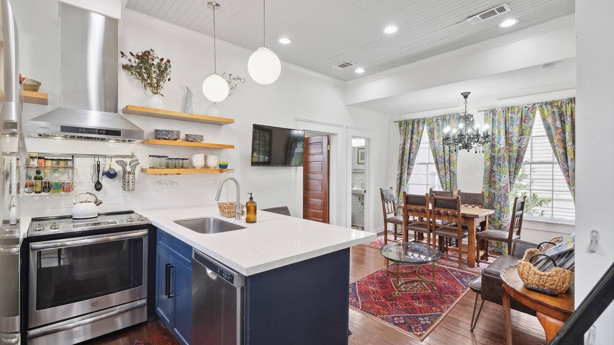 Milan House | View of St Charles Avenue from the balcony!