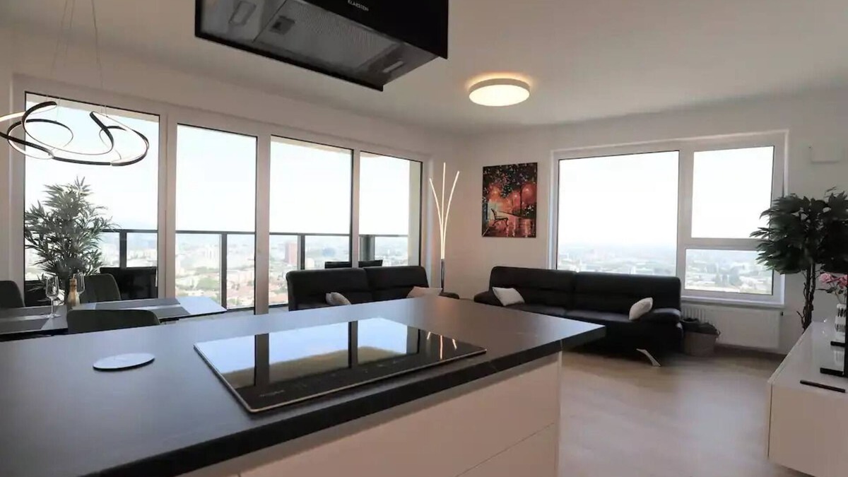 Old Town Apartment | View of the city from the 30th floor, parking included in the price