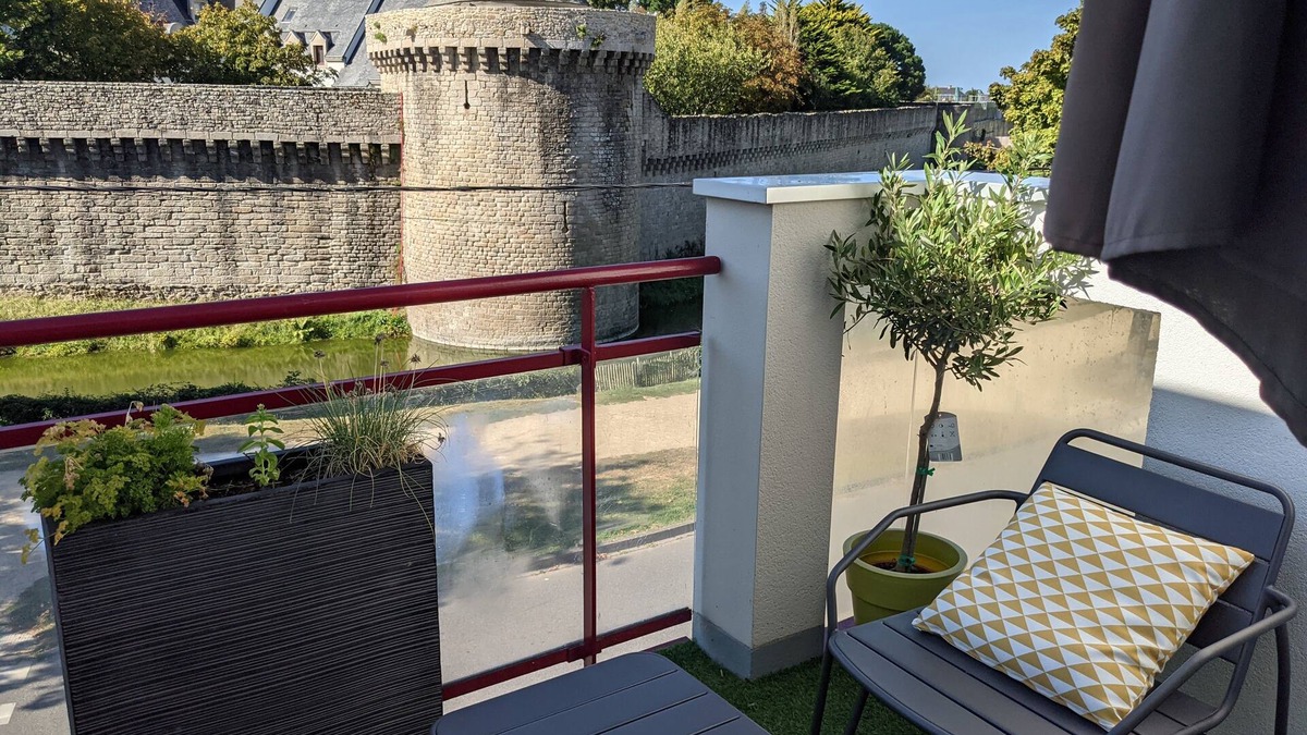 Guerande Apartment | View of the ramparts