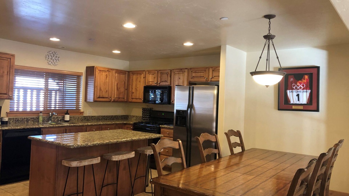 Bear Hollow Village House | View of the Ski Resort! 4bd, 3.5bth, private hot tub, 2 car garage.