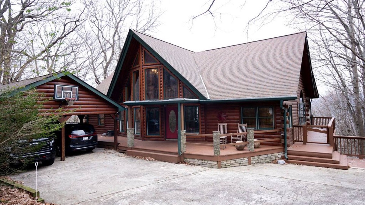 Tate House | "View on a Whim” Luxury Cabin with Breathtaking Views, Theatre, Hot Tubs, Hiking