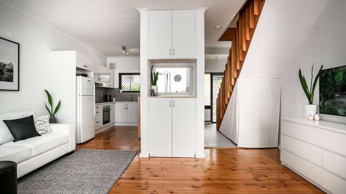 Seaton House | View One Three Seaton Townhouse SA