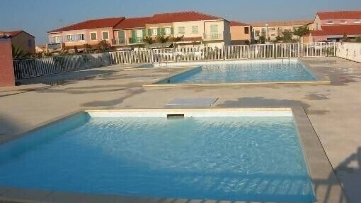 Le Barcares House | View over pond. Air-conditioned house located in a quiet estate.