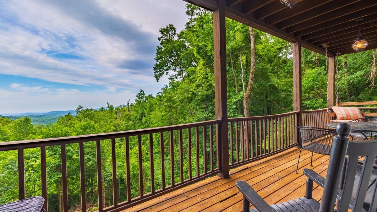 Highlands Cabin | VIEW! Romantic Cabin for 2 - Secluded yet close to picturesque Highlands