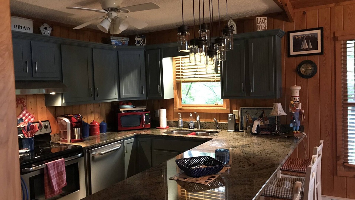 Glenville Cottage | View The Lake Among Hummingbirds And Butterflys