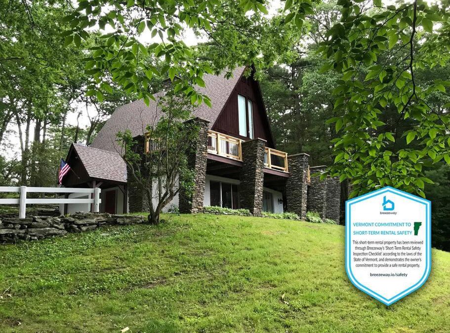 Wells Ski Chalet | Views! AC, Entire Chalet, all 18 Acres, 1gig Wi-Fi