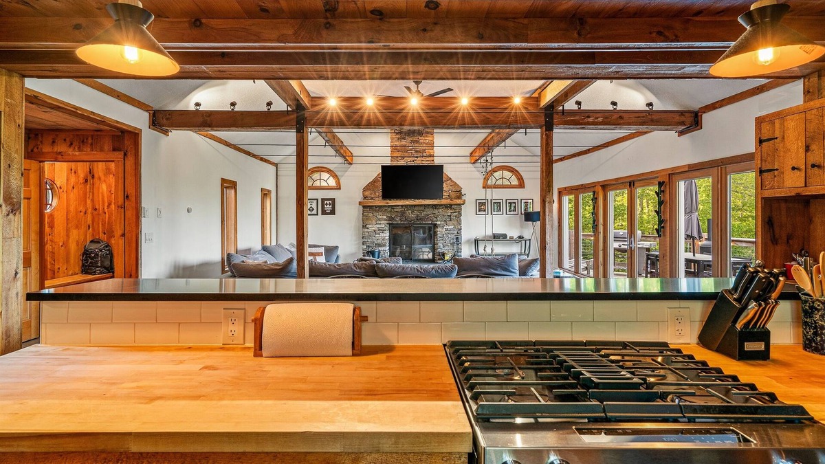 Stratton Mountain House | Views for Days | A/C | Hot Tub | Sauna | Close to Swimming, Golfing, Hiking!