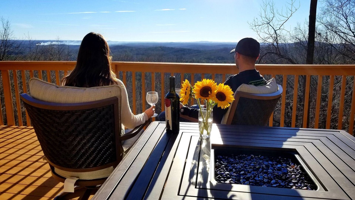 Helen Cabin | Views galore, SPA, game room, FIREPIT, 2 LVNG ROOMS, 2 DECKS