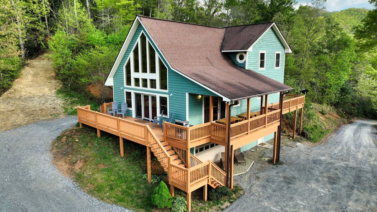 Sylva House | Views, Game room, Hot-Tub, Fire Pit, 10 Beds
