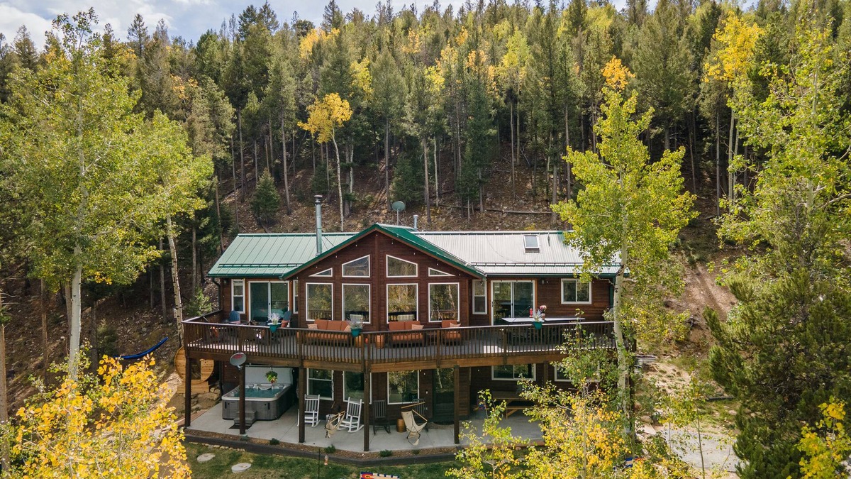 Conifer Mountain and Meadows House | VIEWS, luxury amenities, hot tub, barrel sauna, office space