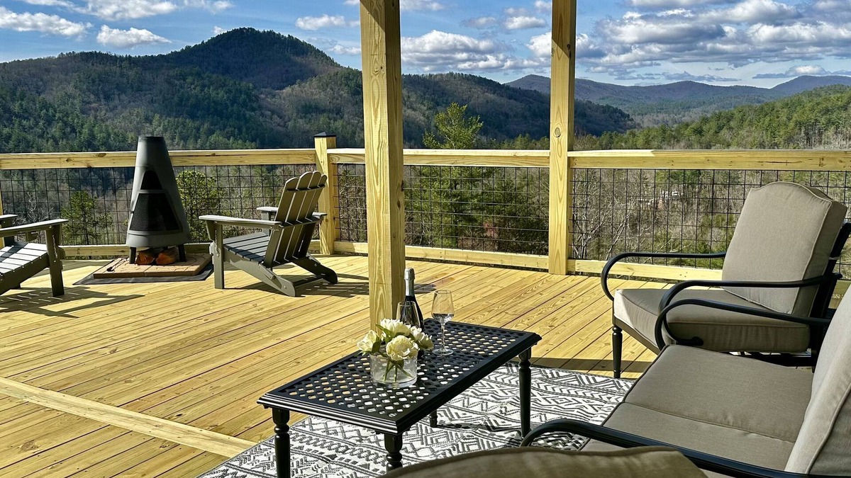 Clayton Cabin | VIEWS! Mountain Sunsets & Stars! - The Green Cabin