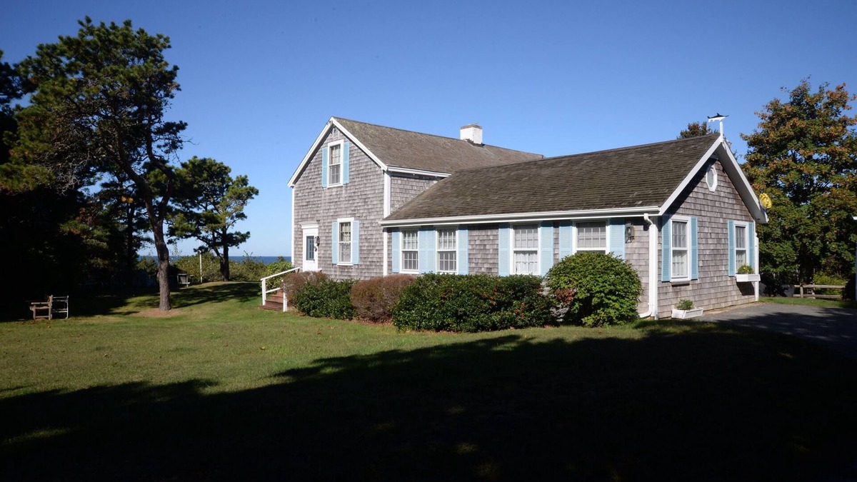 Truro House | Views of Cape Cod Bay Near Corn Hill (2214)