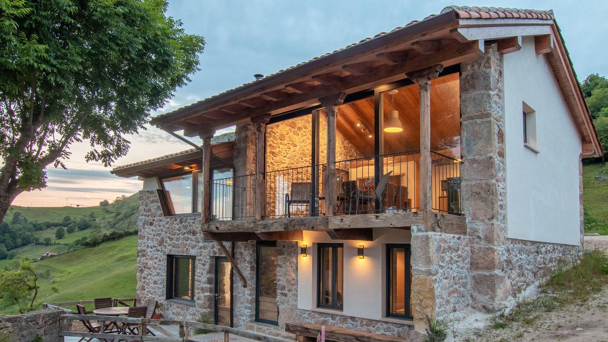 Santianes de Ola House | Views of the Picos de Europa in a house designed for all seasons