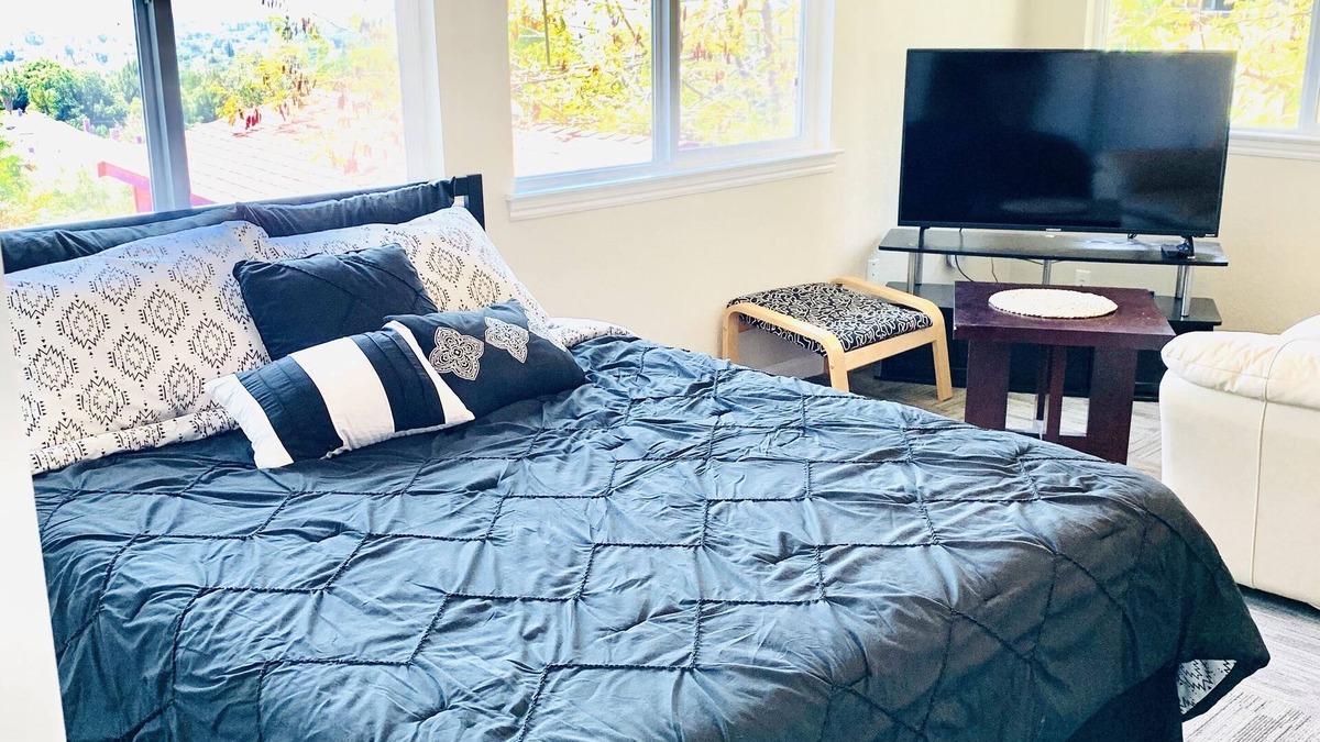 East San Jose Apartment | Views on a Hill.