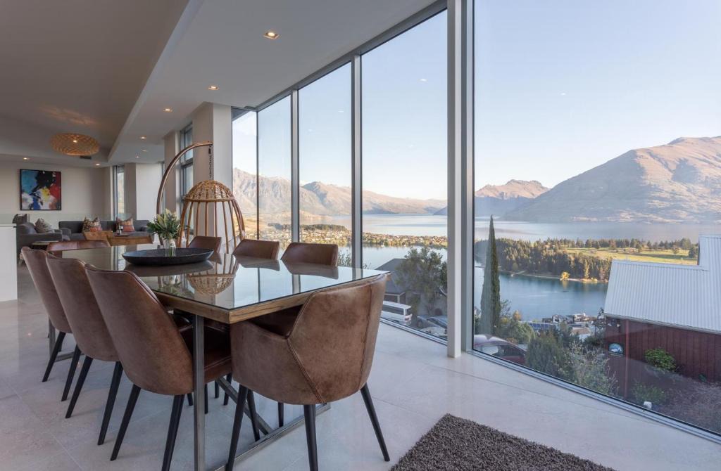 Queenstown Villa | Views on Edinburgh, a Relax it's Done luxury holiday home
