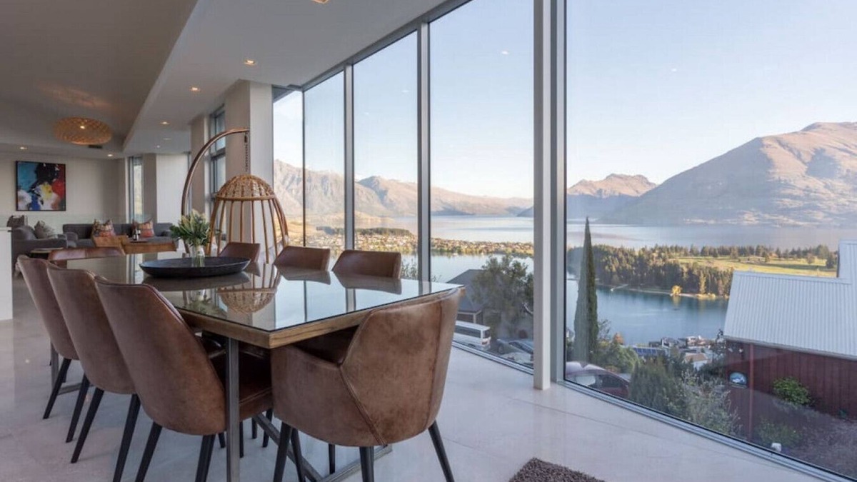 Queenstown House | Views on Edinburgh | Every room has a view