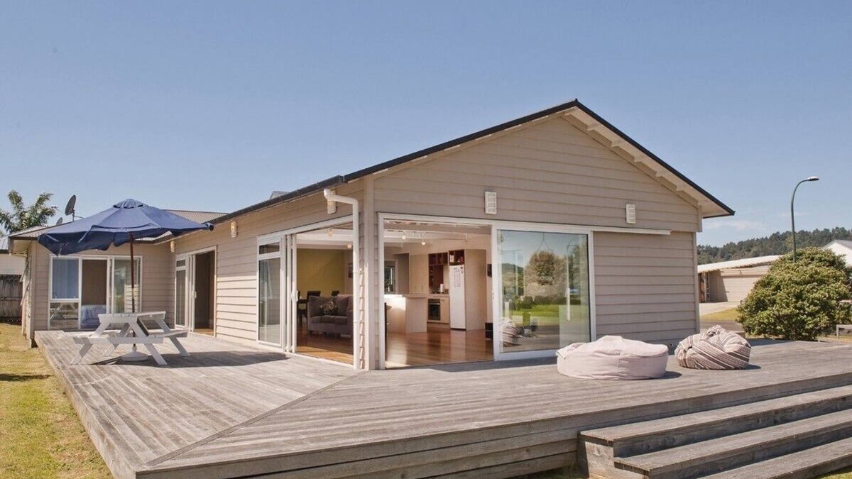 Matarangi Cottage | Views on Matarangi - Matarangi Holiday Home