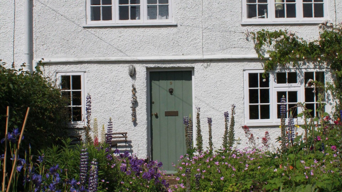 Bramfield Cottage | Views over open farmland ideally situated for exploring the Suffolk coast