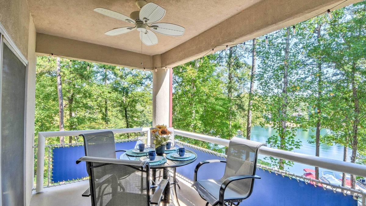 Salem Condo | Views, Pools & Marina: Lake Keowee Condo!