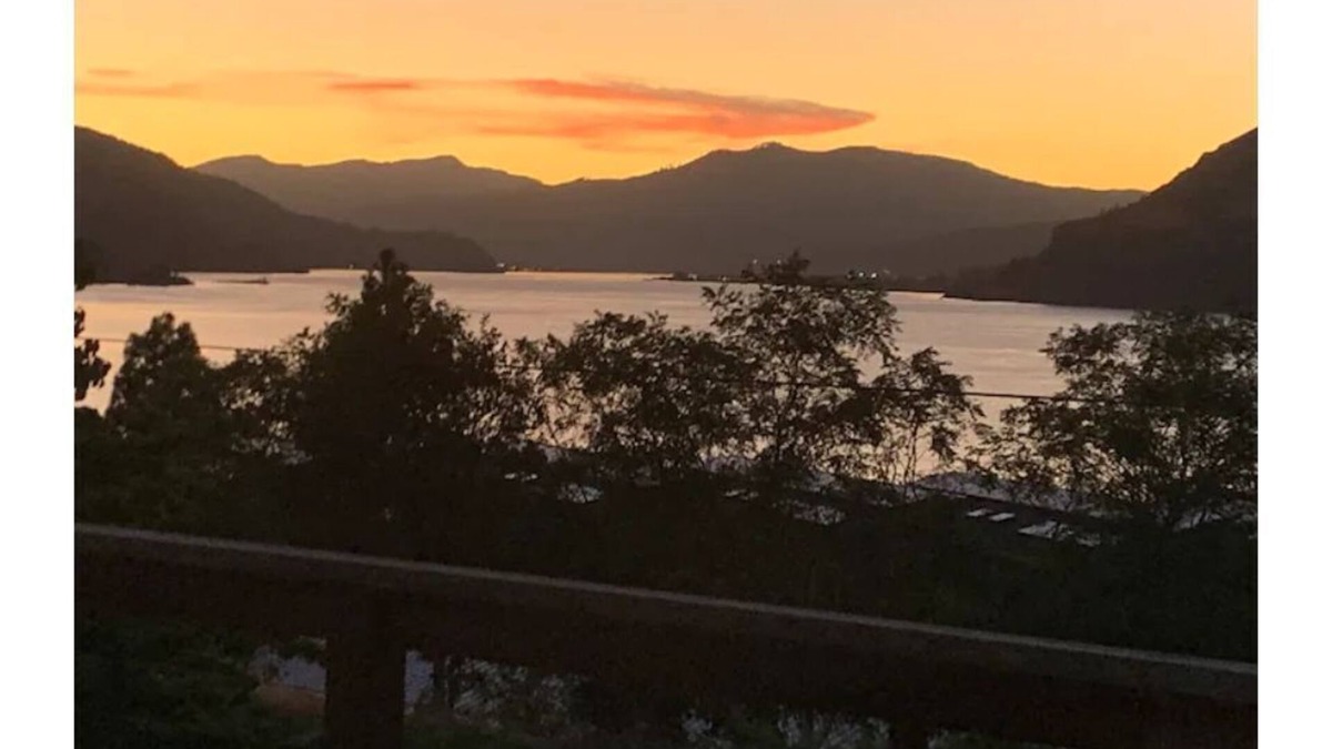 Mosier House | Views & Proximity at Mosier Mainstay