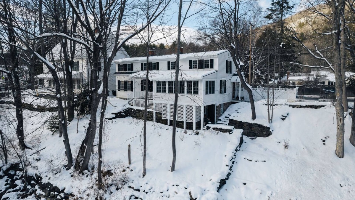 Woodstock Apartment | Views! Sauna Historic | Woodstock Riverside Escape
