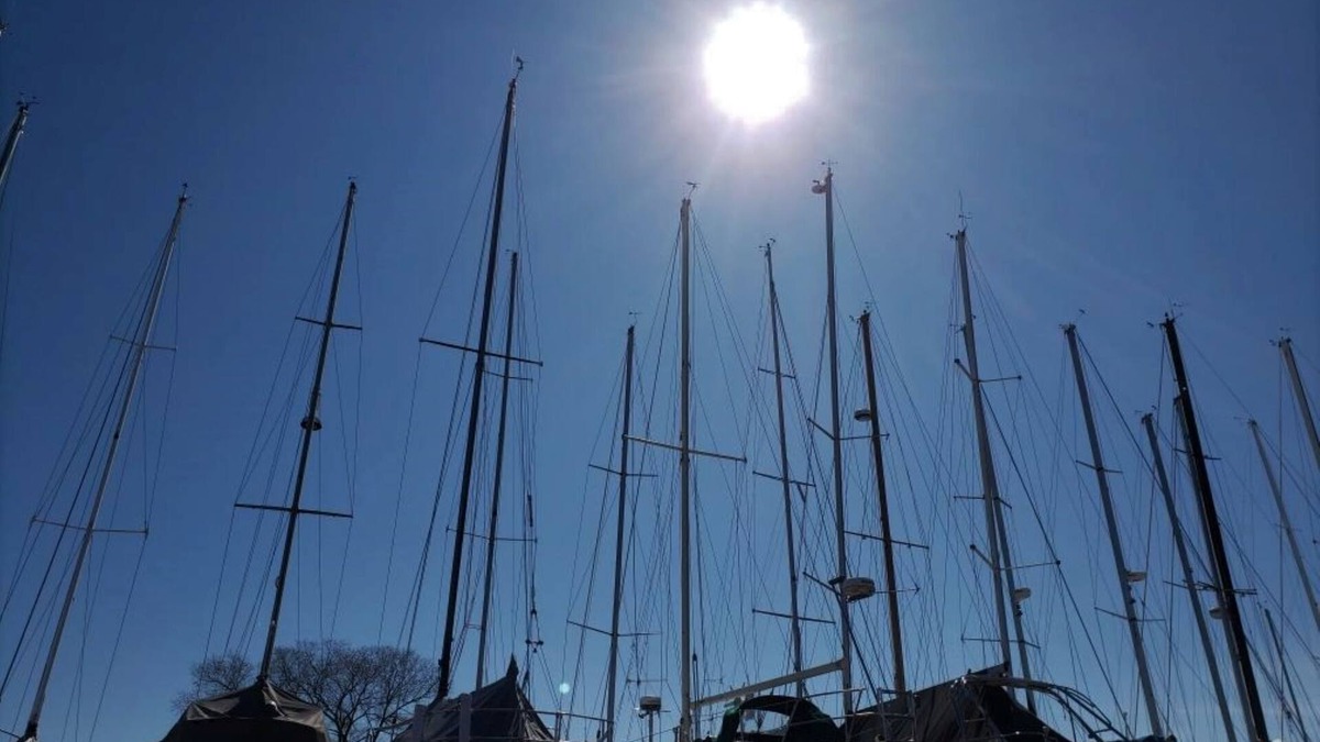 Bayfield Condo | Views. Sleeps 8. Across from marina. Pet Friendly. Elevator