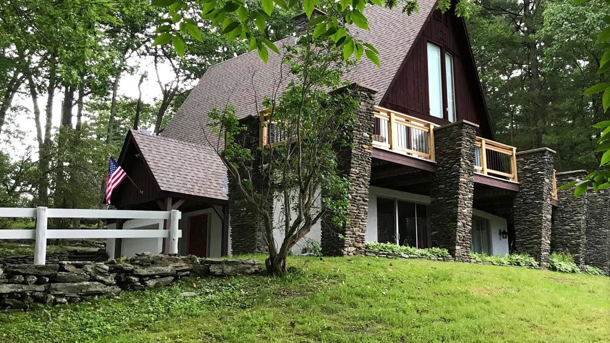 Wells Ski Chalet | Views!-Spacious 3-floor Custom Chalet. 18 acres. Ski most resorts within an hour