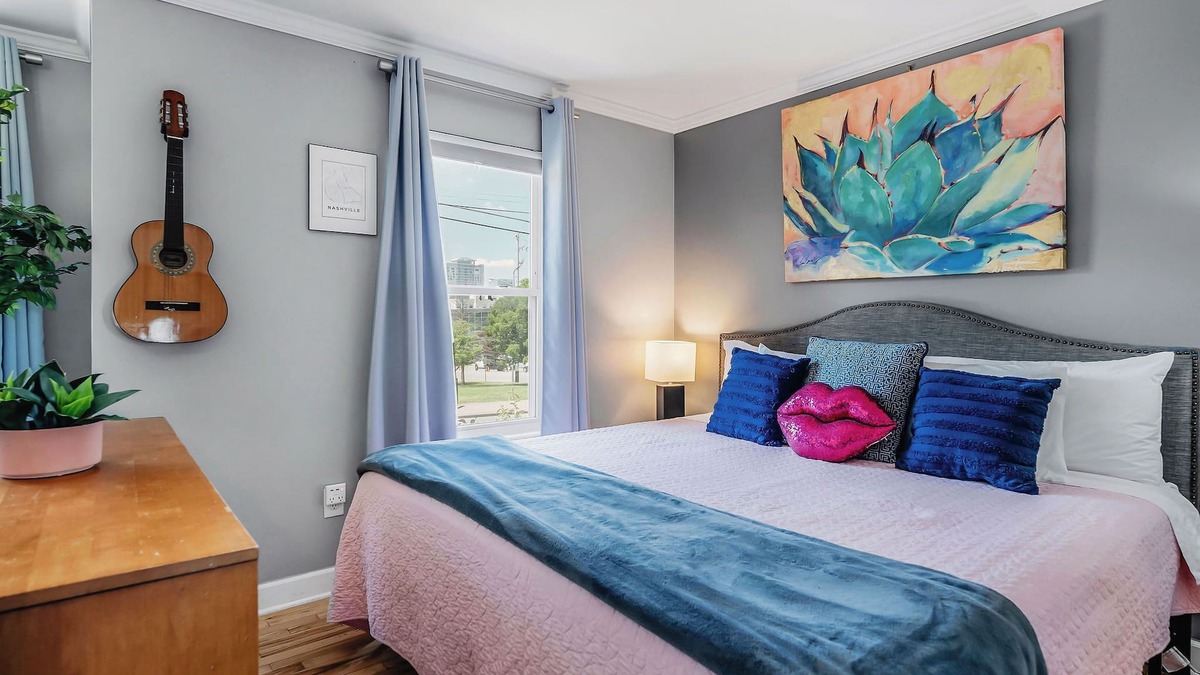 Rutledge Hill Condo | Views! Walk 2 Honkytonks! Free Parking