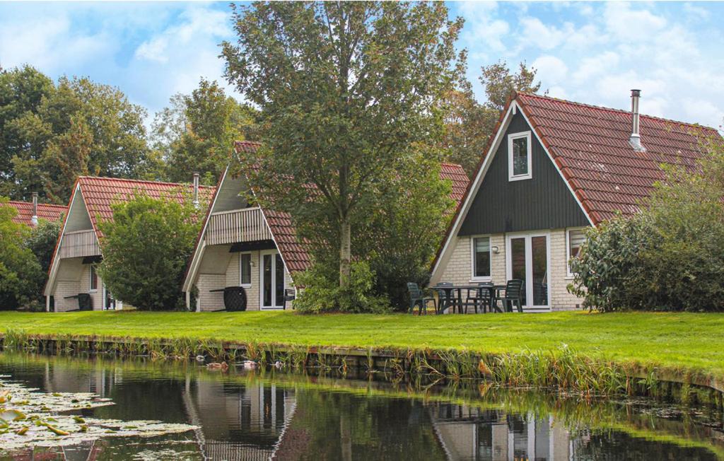 Gramsbergen House | Vijverzicht 221 met whirlpool