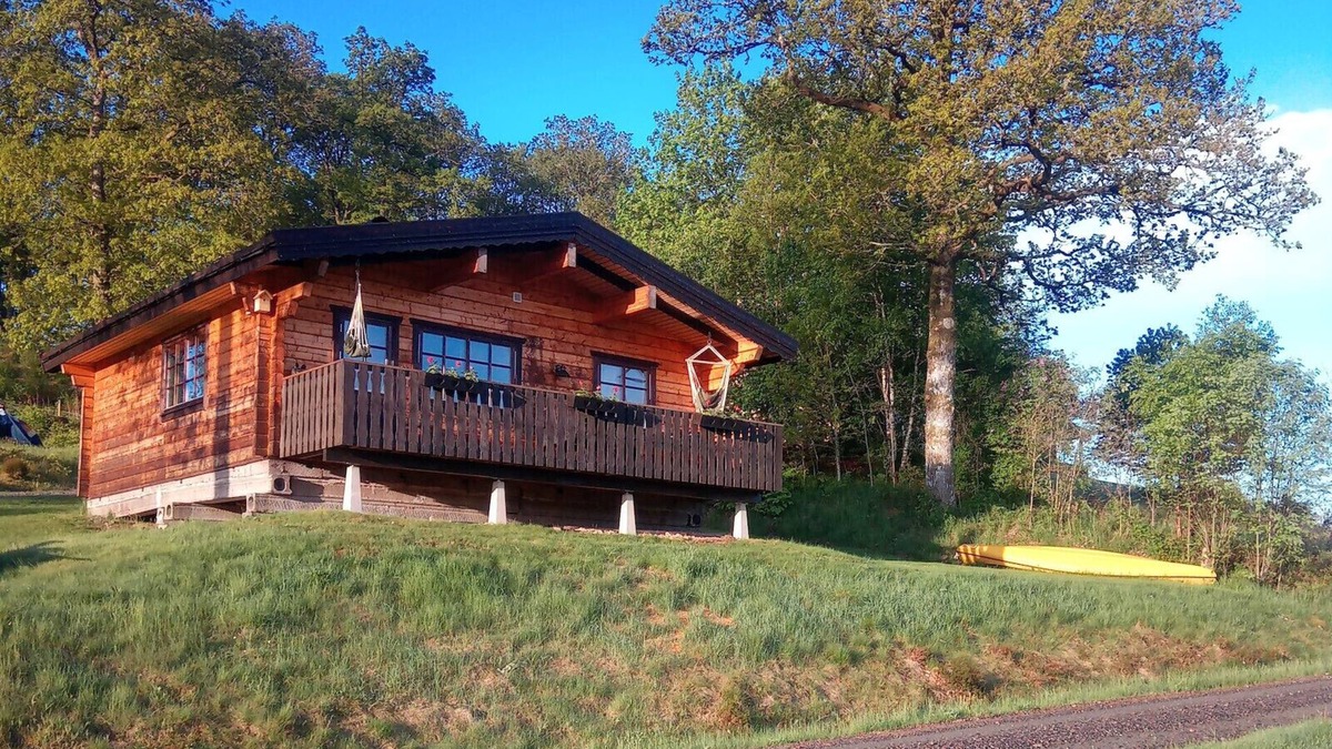 Kungsater House | Viking cottage with lake view and fishing possibilities