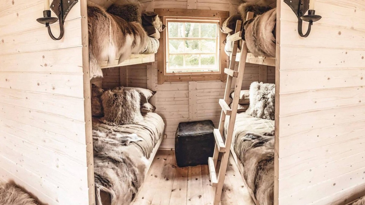 Kaiata Cabin | Viking Hut Balder Set Amid Rainforest w/Hot tub