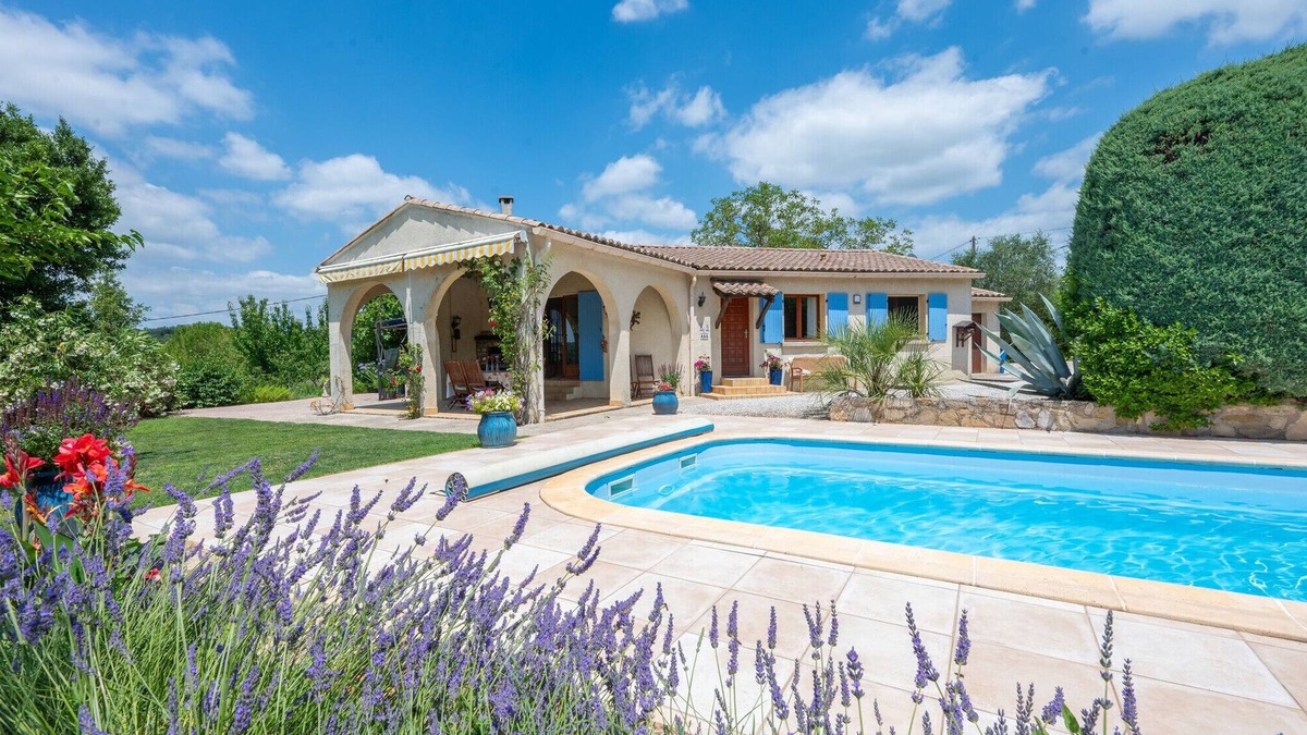Saint-Cesaire-de-Gauzignan Villa | Villa Vignes – Family-friendly villa in the Gard with pool, large garden and play areas