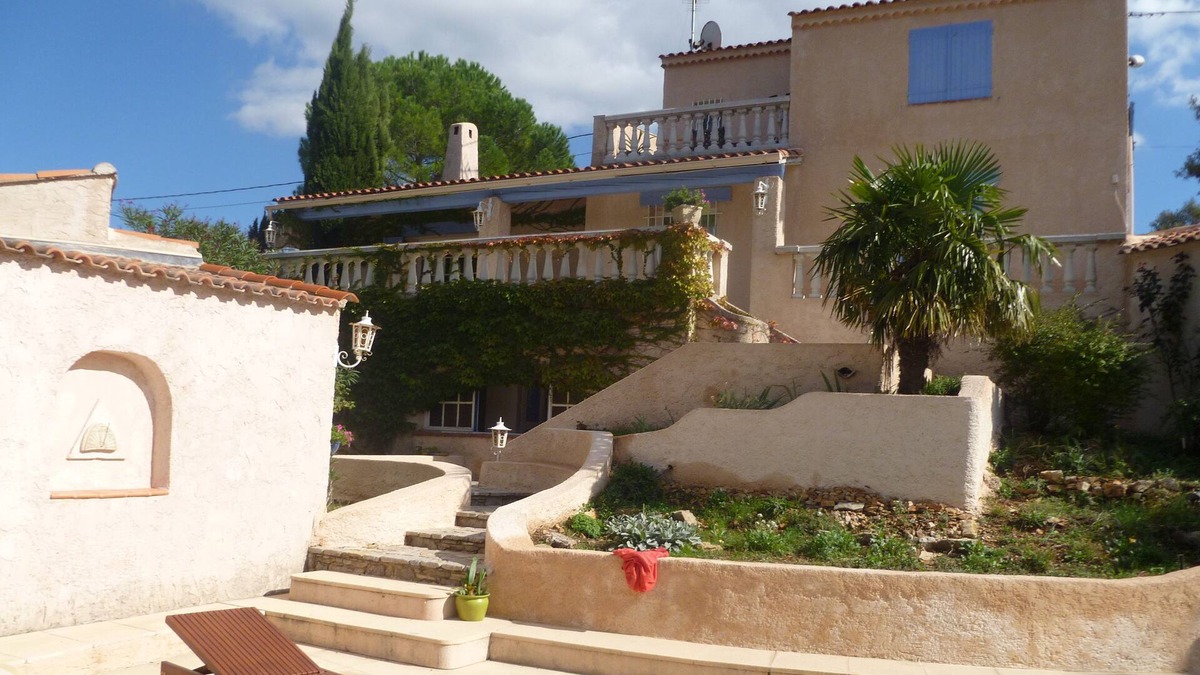 Sainte-Anastasie-sur-Issole House | villa village in the countryside