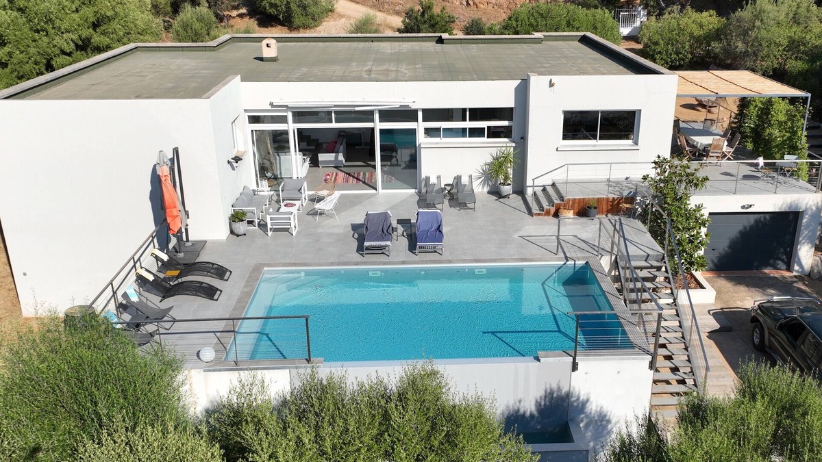 Pinarellu Villa | Villa 6 to 12 pers, swimming pool, 3mn walk to beaches, restaurants & water activities