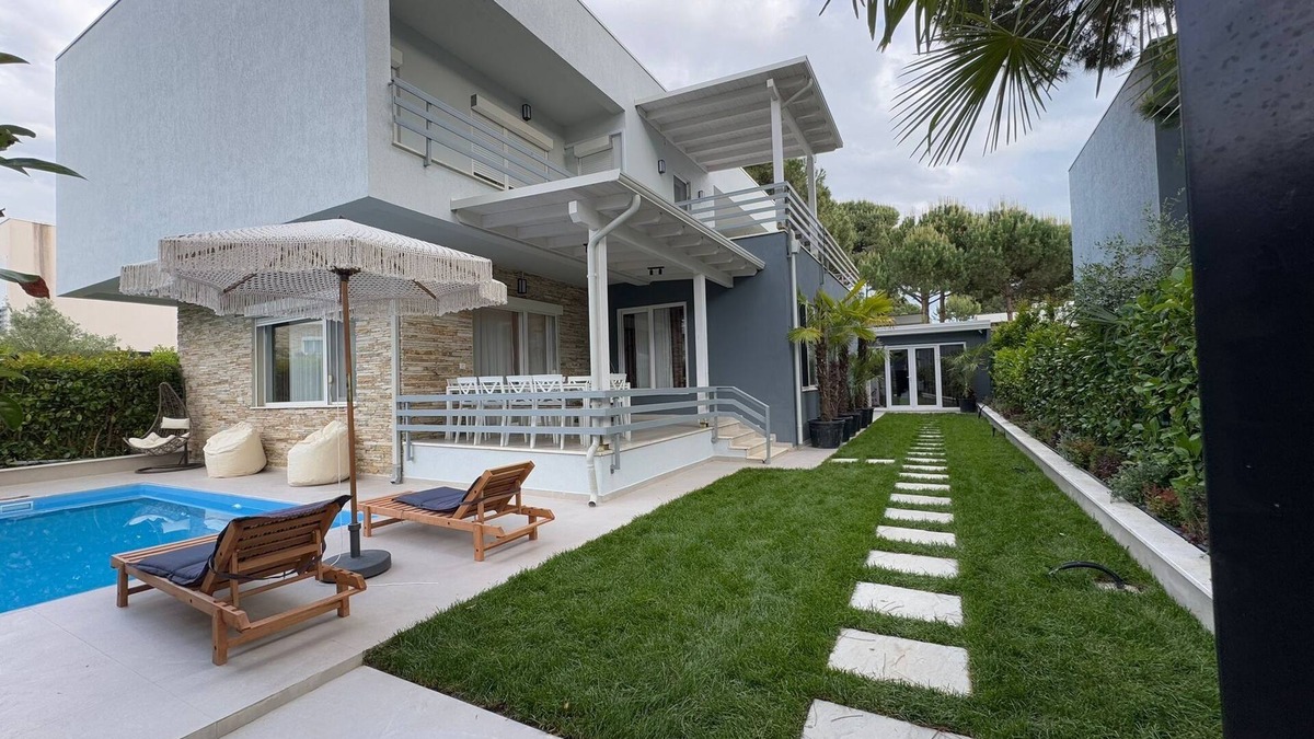 Qerek Villa | Vila 17 lura 2 gjiri lalzit