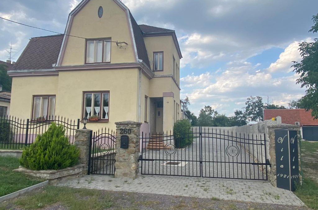 Jevisovice House | Vila 1921