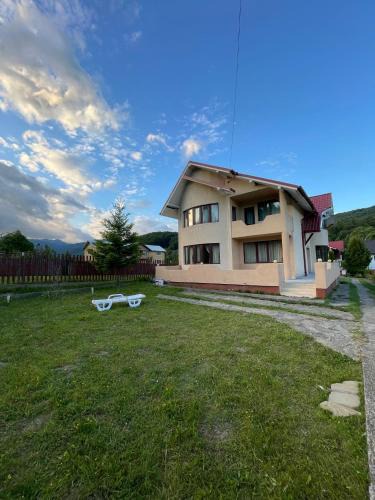 Cheia Cabin | Vila dintre Munți