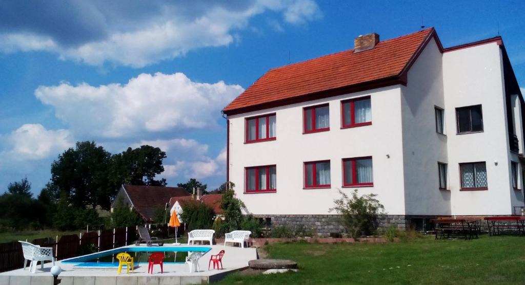 Skrychov u Malsic House | Vila FILIP, 7 ložnic, bazén 8x4 m