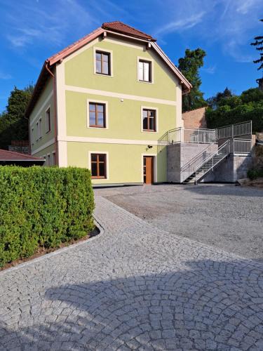 Plasy House | Vila František