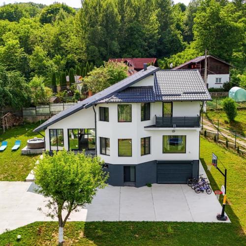 Bezdead House | Vila MOON